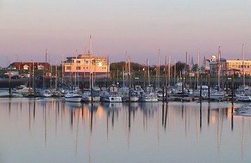 Abendstimmung am Yachthafen von Bensersiel