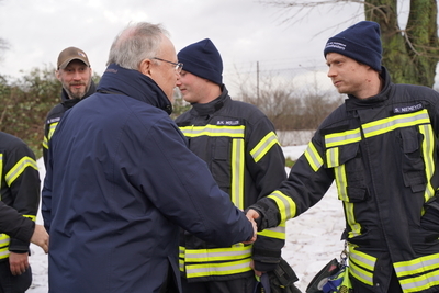 Weihnachtshochwasser 2023: Ministerpräsident Stephan Weil bei Einsatzkräften in der Region Hannover