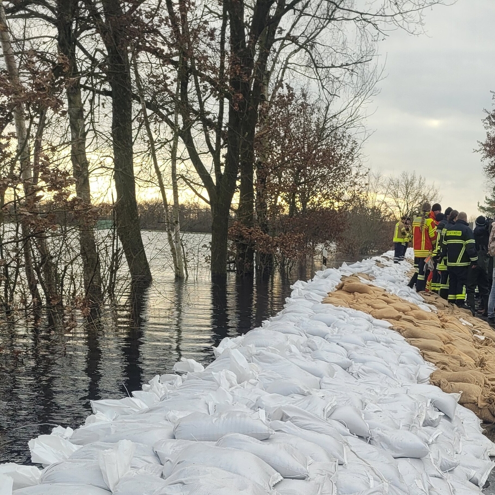 Sandsäcke zur Befestigung Deich